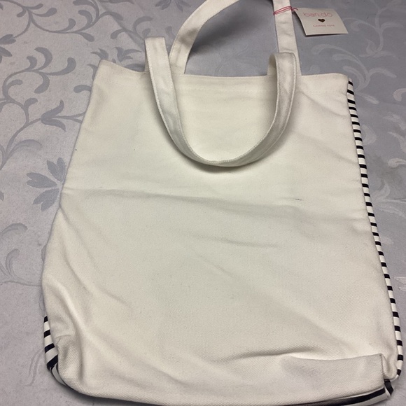 BETSY JOHNSON VIBES. PINK HEART BAG. 🩷🩷🩷🩷 - Picture 3 of 9